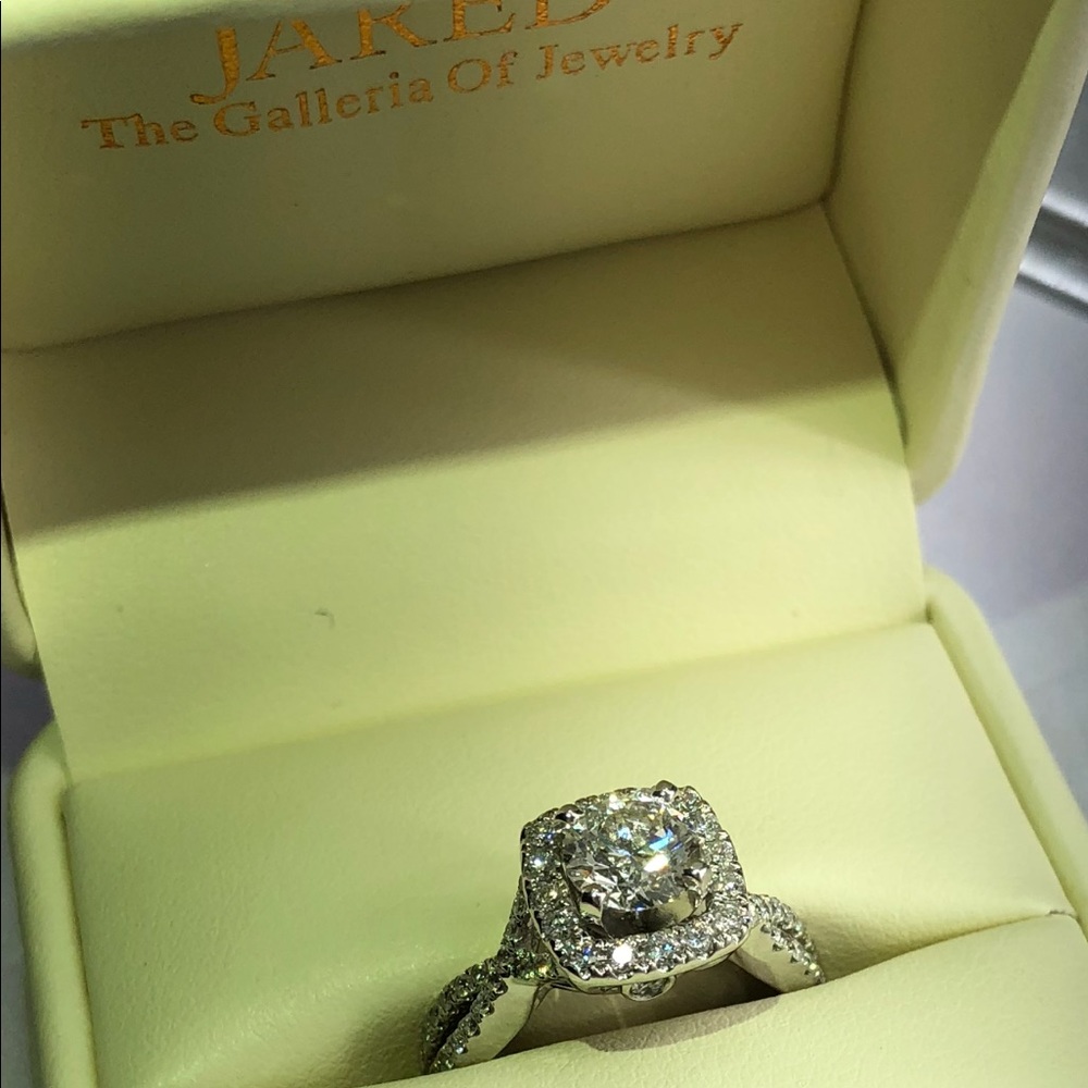 Diamond engagement ring from Jared jewelers
